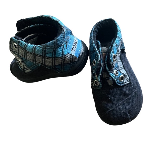 NWT Infant TOMS Navy Canvas Tiny Slip-On Boots Velcro Closure in size 3D - Picture 3 of 7